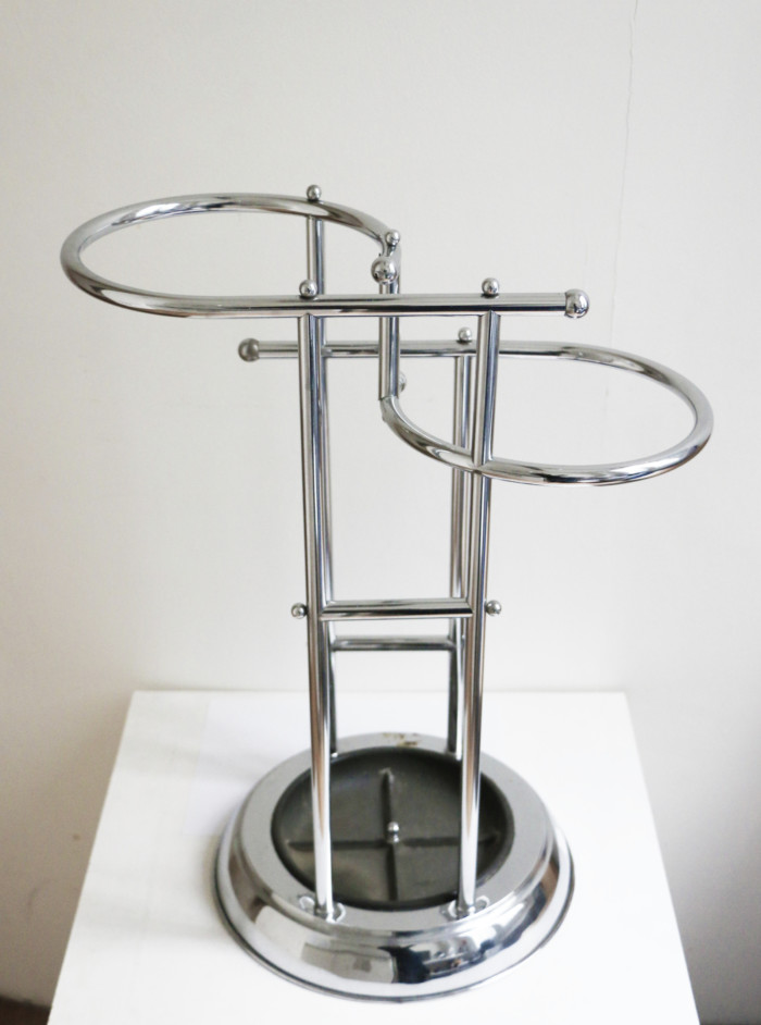 Porte-parapluie moderniste