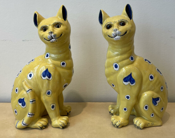 Deux chats jaunes en céramique, Emile Gallé (1846-1904) – Image 2